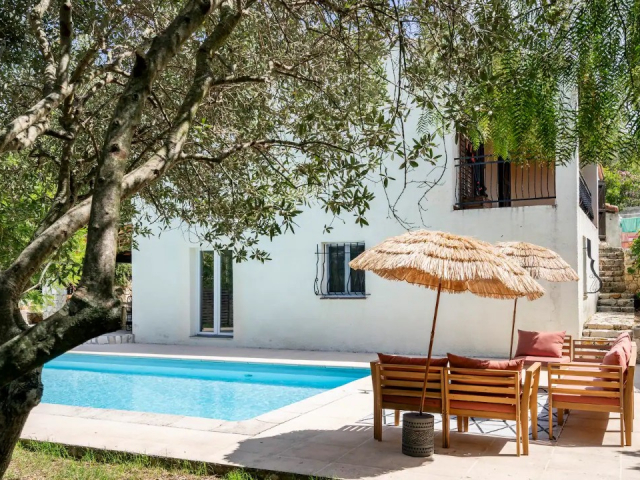 Meubler et décorer une maison pour qu'elle attire l'attention des voyageurs ?