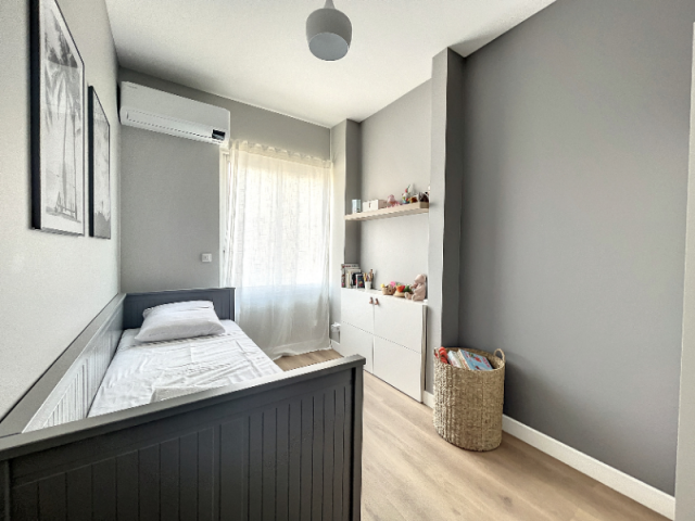 Transformation d'un 2 pièces en 3 pièces et aménagement complet d'un appartement.
